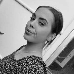 Meet your Posher, Holley